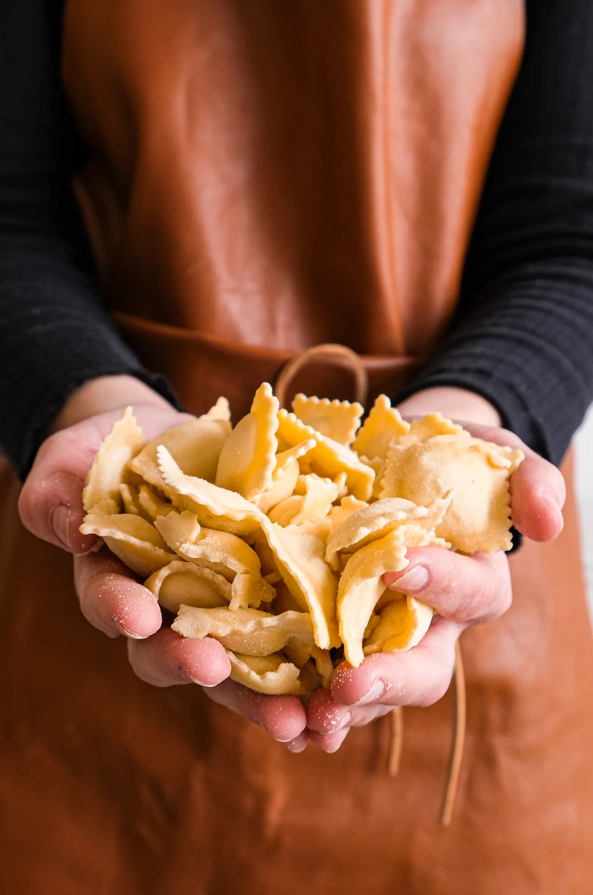 Travail artisanal de la pâte chez Pasta Piemonte à Menton