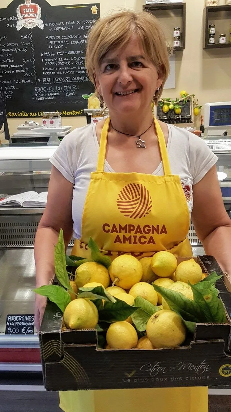 Luisa Delpiano Inversi à Menton avec des Citrons de Menton